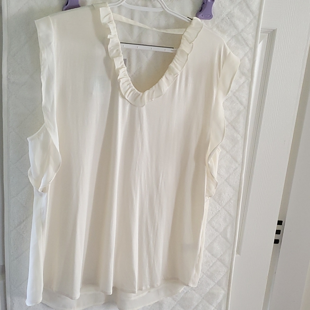 New Ruffled Top - Picture 3 of 3